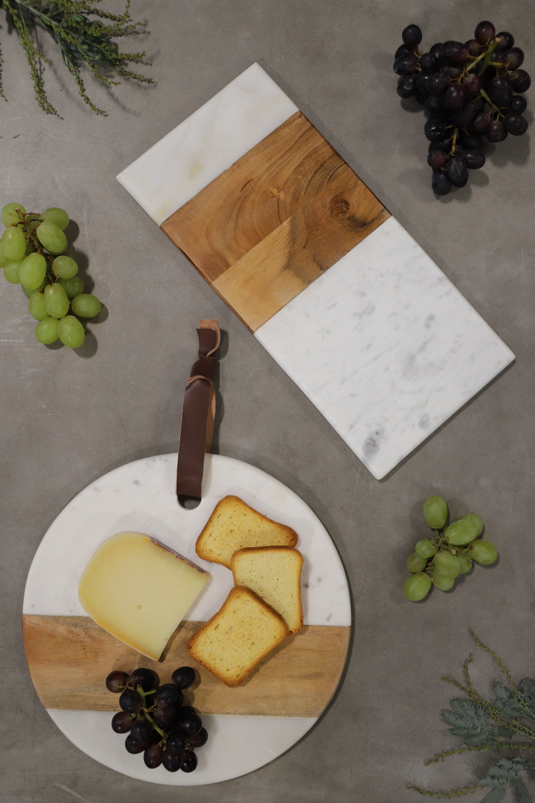 White marble & wood Rectangular board